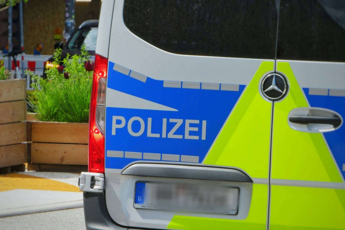 Unbekannter beleidigt und schlägt 14-jährigen am Skaterplatz 