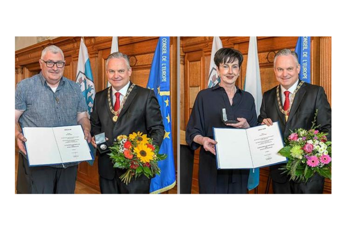 Oberbürgermeister Scharpf verleiht Hans-Peringer-Medaille an Petra Willner und Bruder Martin 