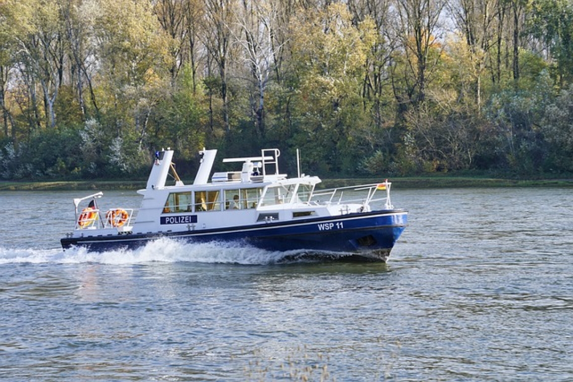 Unfall mit Passagierschiff in Riedenburg an der Schleusenbrücke 